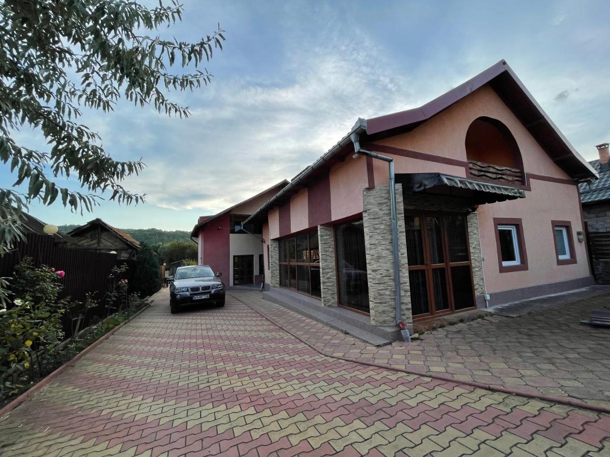 Pensiunea Colt De Rai Corbi ภายนอก รูปภาพ