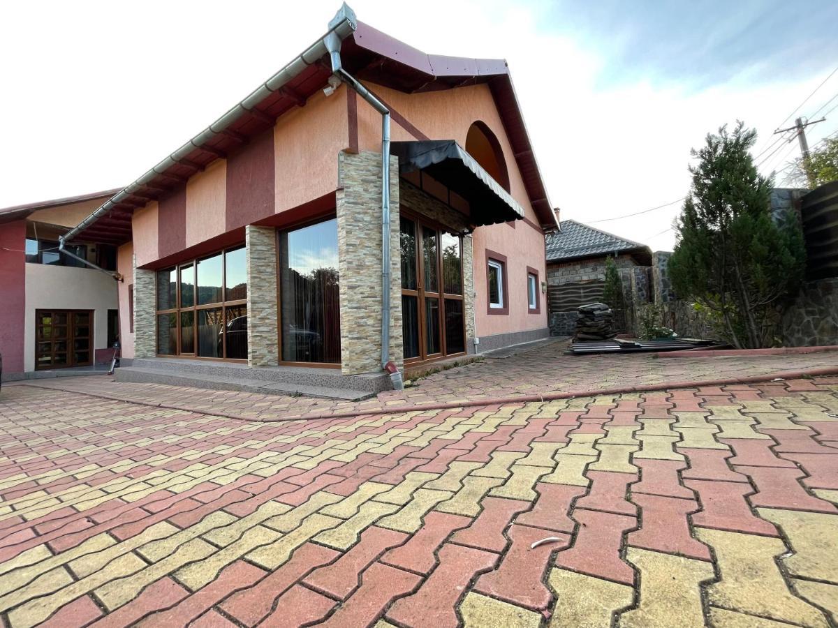 Pensiunea Colt De Rai Corbi ภายนอก รูปภาพ